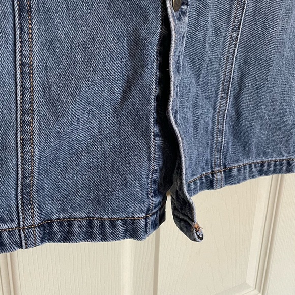 Cute denim Old Navy skirt with buttons - Picture 6 of 9